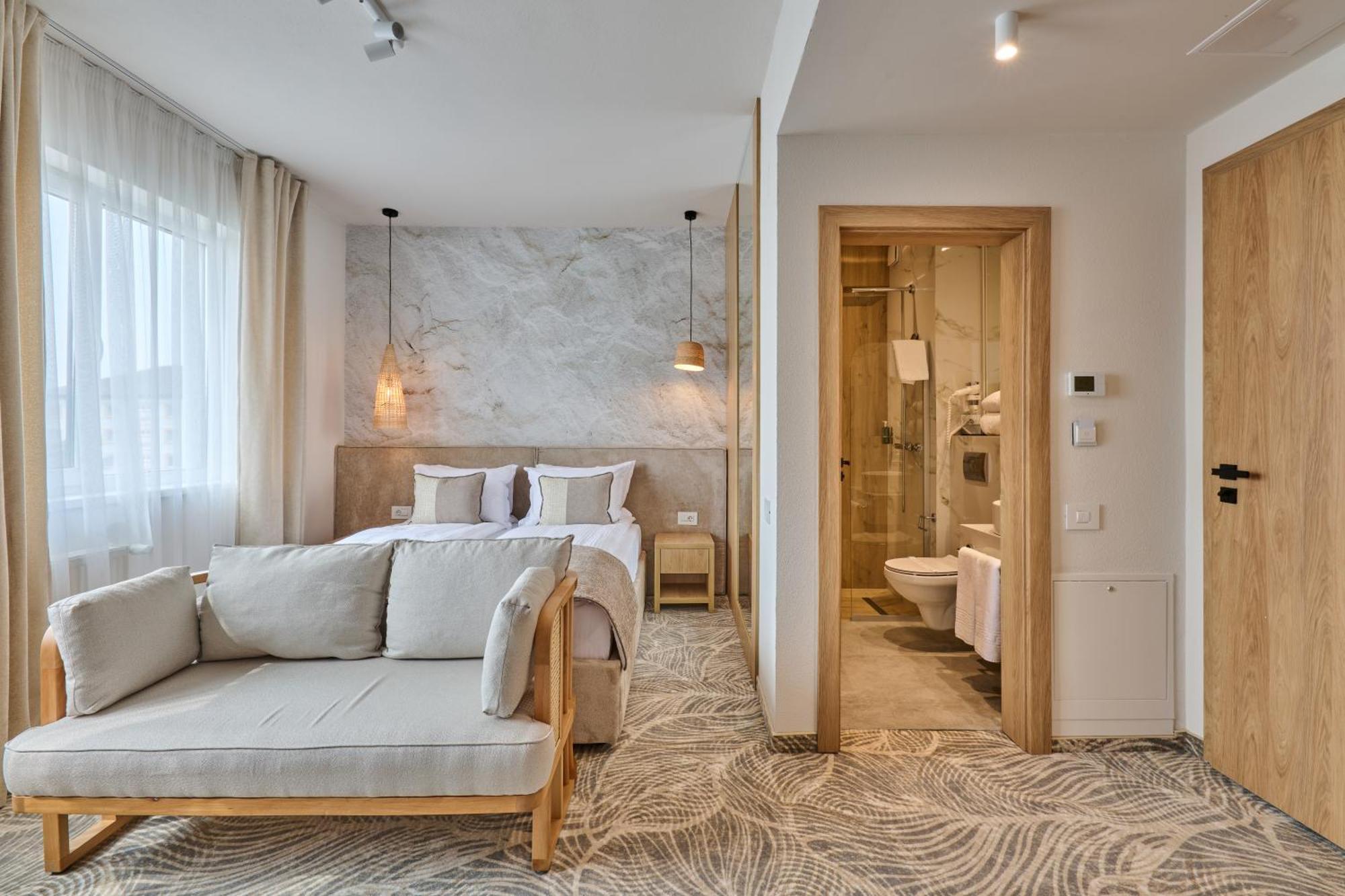 Hotel Serenity 蒂米什瓦拉 外观 照片