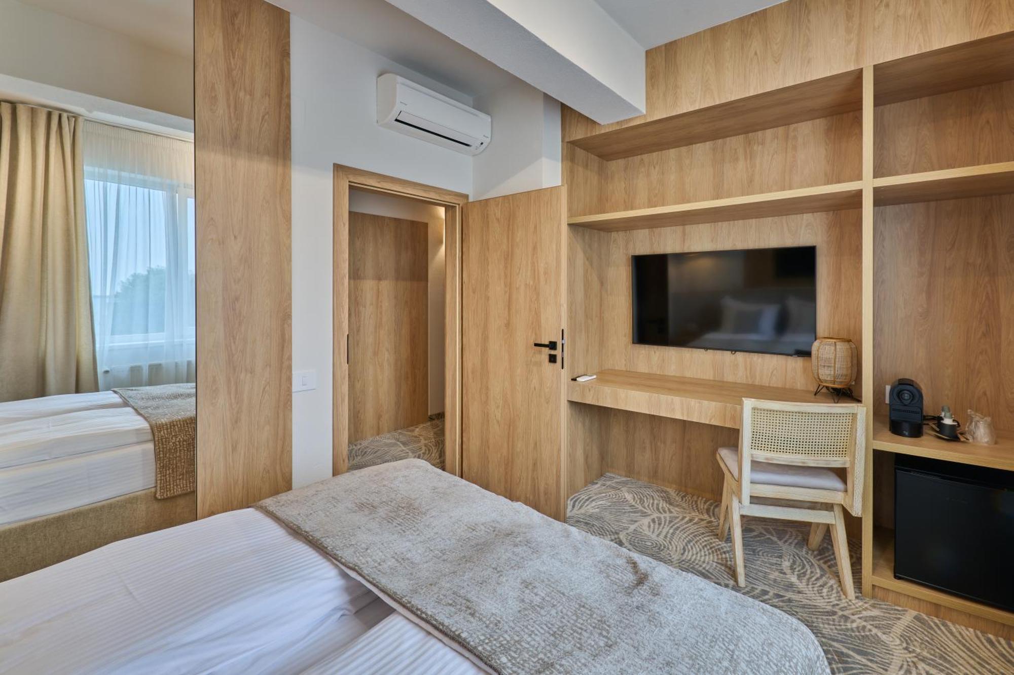 Hotel Serenity 蒂米什瓦拉 外观 照片
