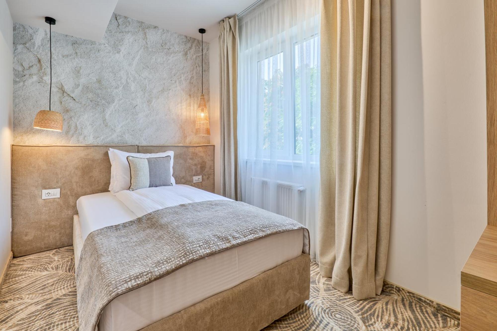 Hotel Serenity 蒂米什瓦拉 外观 照片