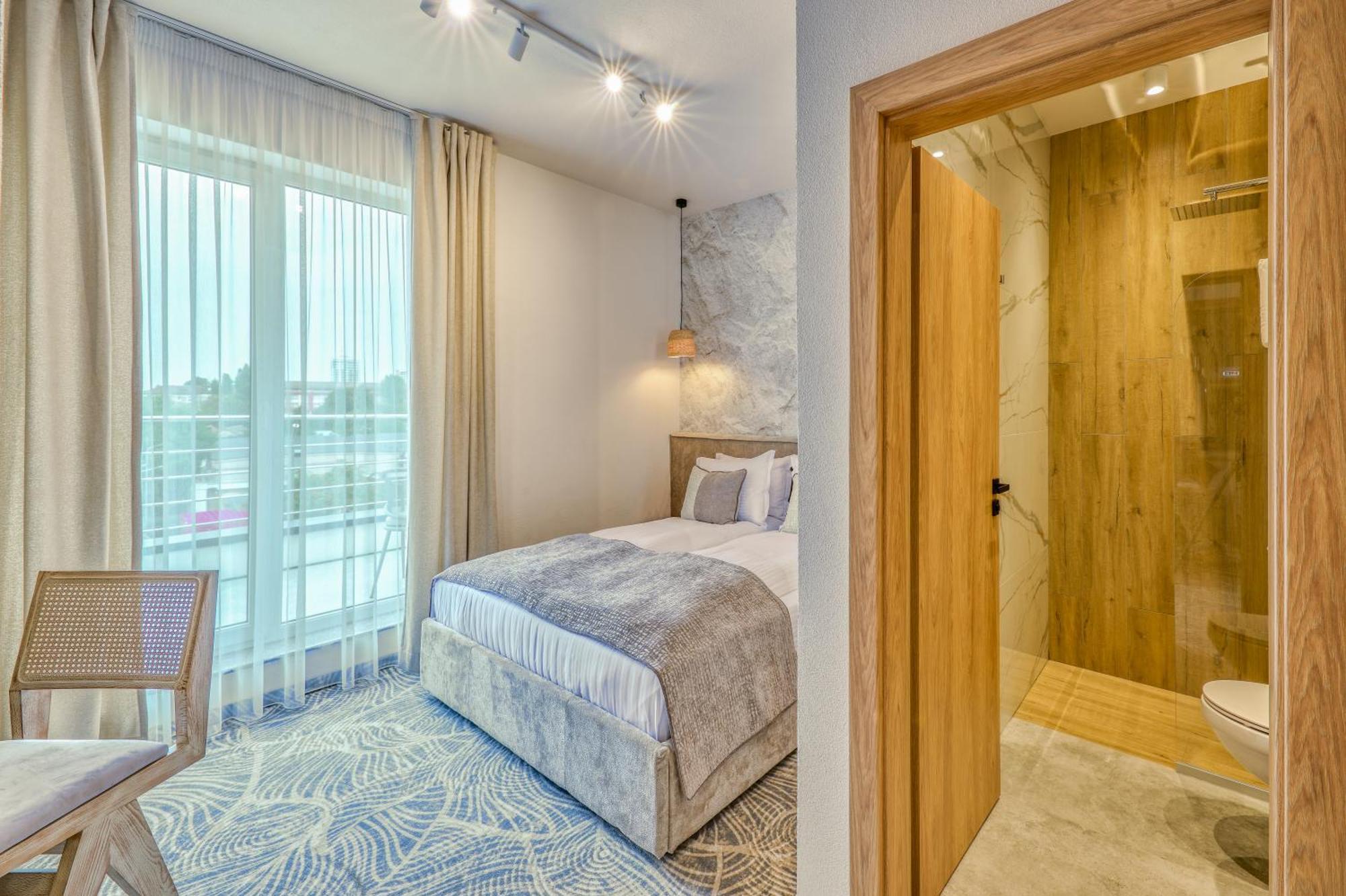 Hotel Serenity 蒂米什瓦拉 外观 照片