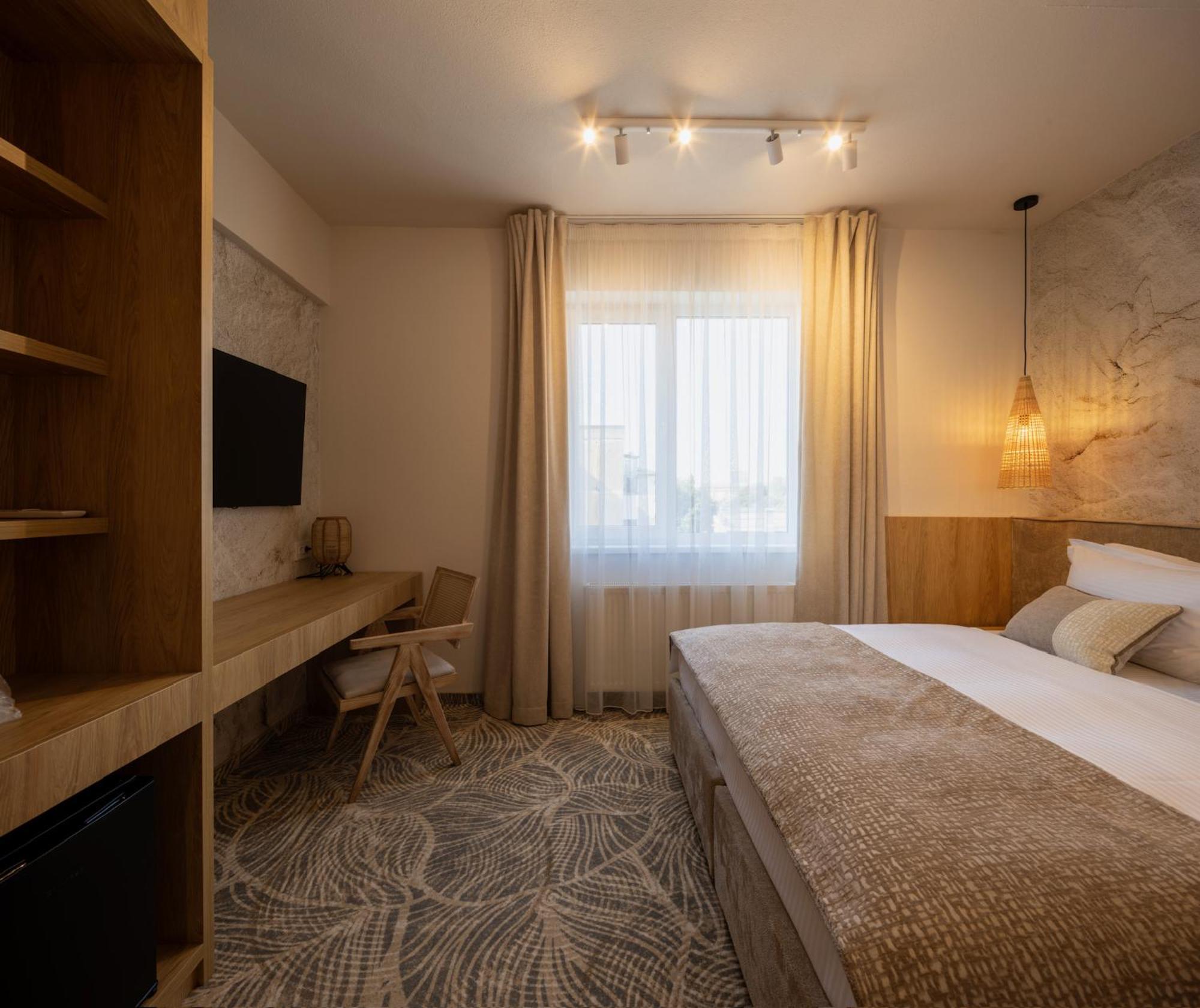 Hotel Serenity 蒂米什瓦拉 外观 照片