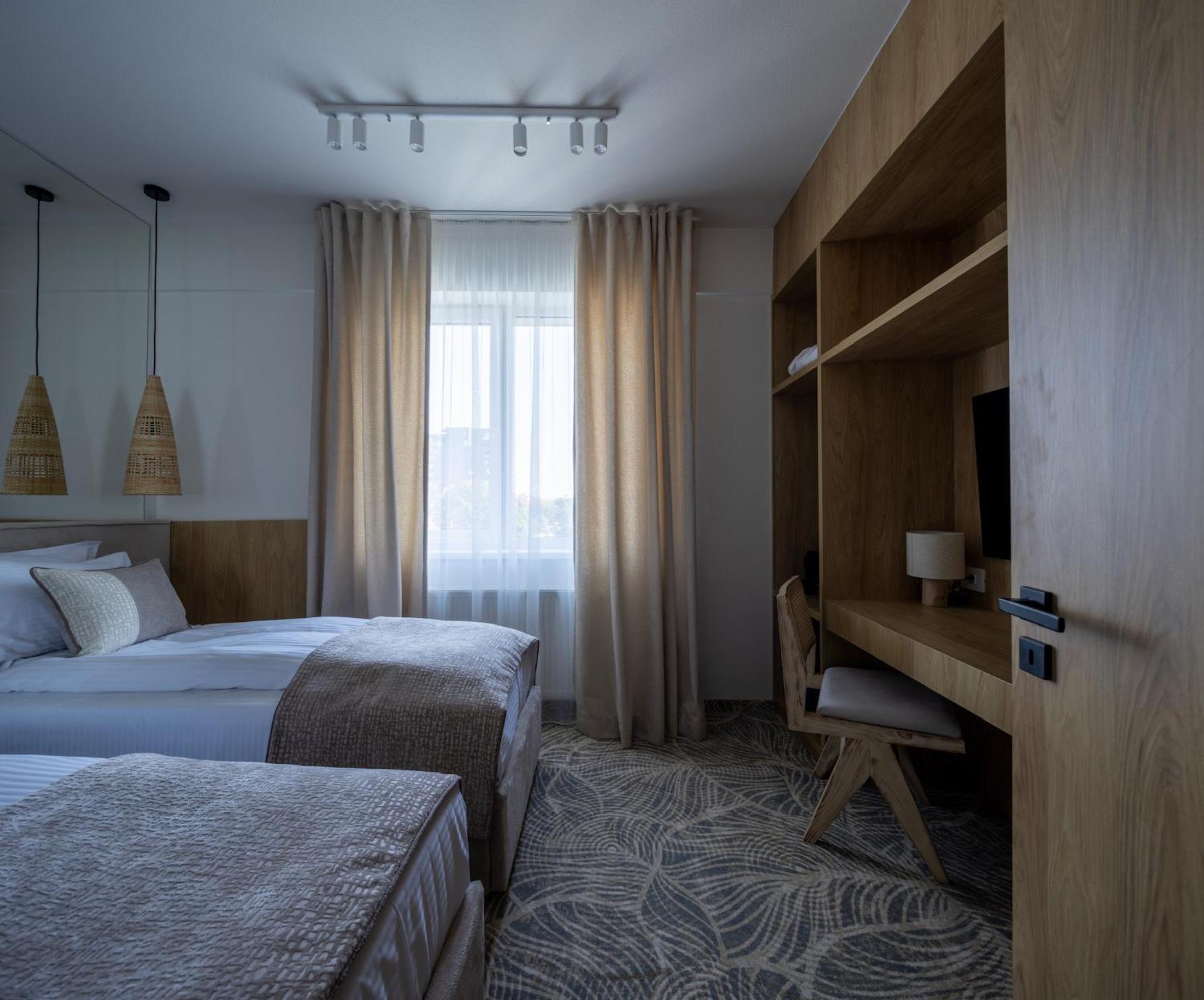 Hotel Serenity 蒂米什瓦拉 外观 照片